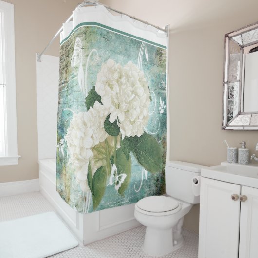 douchegordijn met witte hydrangea (In situ)