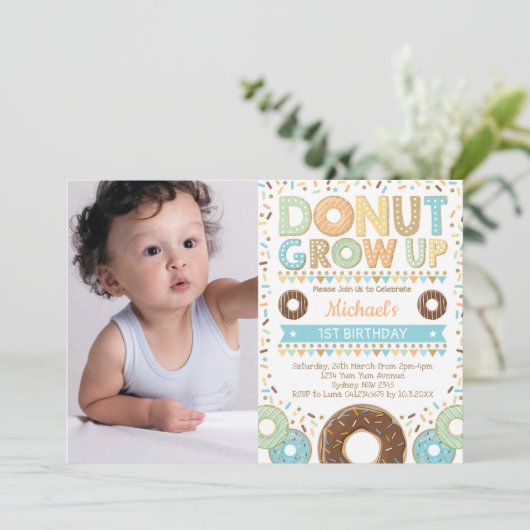 Doughnut Birthday Donut Party Sprinkles Uitnodigin Kaart (Staand voorkant)