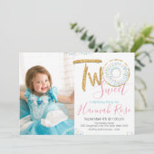 Doughnut Two Sweet 2e Verjaardag Party Foto Kaart (Staand voorkant)