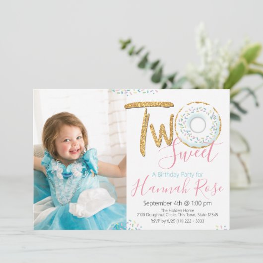 Doughnut Two Sweet 2e Verjaardag Party Foto Kaart (Staand voorkant)