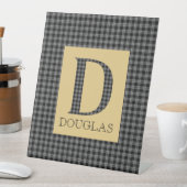 Douglas Tartan Monogram D Reclamebord Met Voetstuk (Insitu)