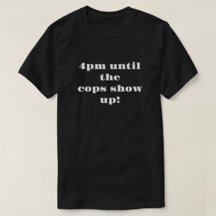 Doug's Winterfeest 16:00 tot de politie komt opdag T-shirt