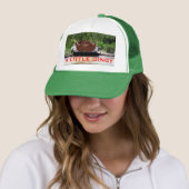 Douwe Egberts-theemuts met een klein bootje Trucker Pet (In situ)