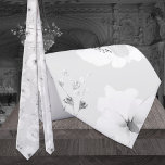 Dove Grey on White Garden Peony Wedding Stropdas<br><div class="desc">Een witte trouwende stropdas met een lichte duif grijze achtergrond met witte floralen van pinda's en groene sprigs in een zeer belangrijke all-white floral/greenery bruiloft stropdas.</div>