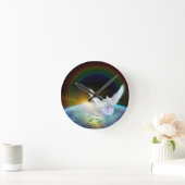 Dove of Peace Heilige Geest over Aarde met Regenbo Ronde Klok (Huis)