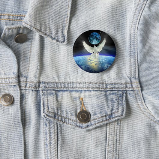 Dove of Peace over Earth from Space Ronde Button 5,7 Cm (In situ)