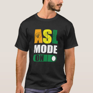 Dove trots ASL-modus Aan trotse handgebaren in geb T-shirt