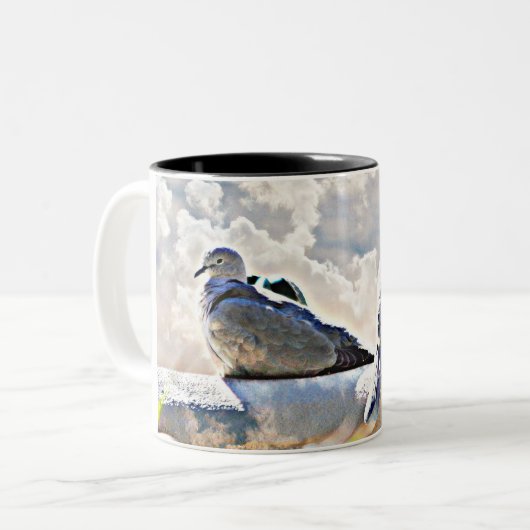 Doven in de koffiebeker/Mok van Heavens Tweekleurige Koffiemok (Voorkant links)