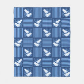 Doves and Snow Winter Blue Fleece Blanket (Voorkant)