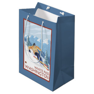 Downhhill Snow Skier - White Pass, Washington Medium Cadeauzakje