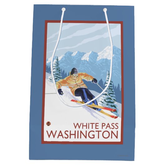 Downhhill Snow Skier - White Pass, Washington Medium Cadeauzakje (Achterkant)
