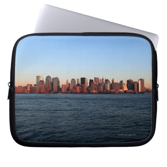 Downtown Manhattan bij schemering Laptop Sleeve (Voorkant)