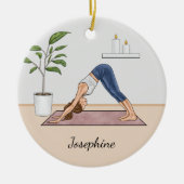 Downward Dog Pose Yoga Vrouw en aangepaste naam Keramisch Ornament (Voorkant)