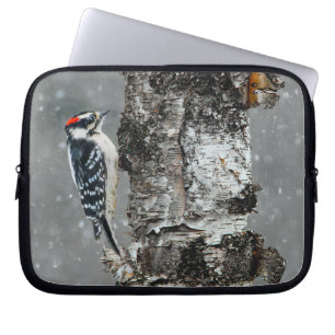 Downy Woodpecker in sneeuw - Originele foto Laptop Sleeve