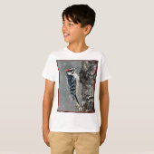 Downy Woodpecker in sneeuw - Originele foto T-shirt (Voorkant volledig)