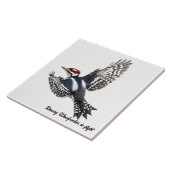 Downy Woodpecker op de vlucht Tegeltje (Zijkant)