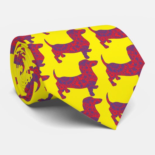 Doxie in Reniassance-Patroon Stropdas (Opgerold)