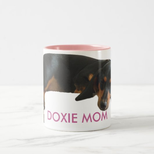 Doxie mama Sleepy Puppy Mok (Center)