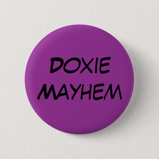 Doxie Mayhem Ronde Button 5,7 Cm (Voorkant)