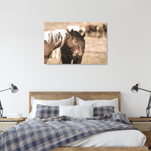 Dozing Onaqui Wilde Paarden Canvas Afdruk (Insitu (Slaapkamer))