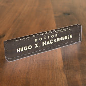 Dr. Hackenbush Desk Naambordje (Zijkant)