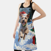 Draad Fox Terrier loopt door de sneeuw met Kerstmu Schort (Insitu)