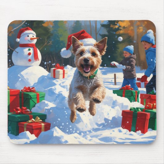 Draad Fox Terrier loopt door sneeuw met Kerstmuts Muismat (Voorkant)