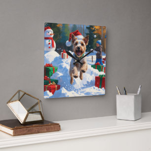 Draad Fox Terrier loopt door sneeuw met Kerstmuts Vierkante Klok