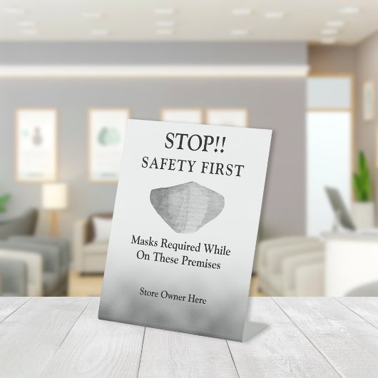 Draag Gezichtsmasker Grijze Zaken Reclamebord Met Voetstuk