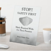 Draag Gezichtsmasker Grijze Zaken Reclamebord Met Voetstuk (Insitu)