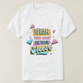 Draag je hart op je Sleeve" T-shirt (Design voorkant)