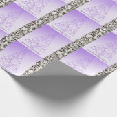 Draagbare kerstboom op zilveren achtergrond cadeaupapier (Hoek)