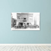 Draagland, OF Paarden met vuurstation en Mannen Canvas Afdruk (Insitu (Houten vloer))