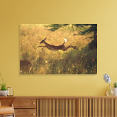 Draaguitsprong door het veld canvas afdruk (Insitu (Woonkamer))