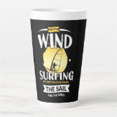Draai de zeilen en de wind om latte mok (Voorkant)