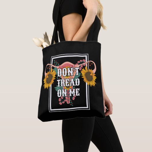 Draai me niet tegen Uterus Tote Bag (Dichtbij)