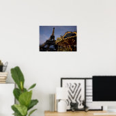 Draaimolen bij de Eiffeltoren in de avond, Poster (Thuiskantoor)