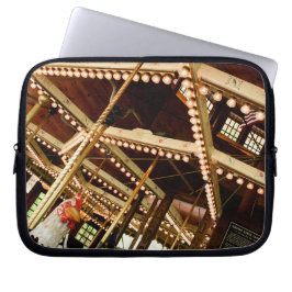 Draaimolen met antieke haan laptop sleeve