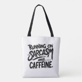 Draait op sarcasme en cafeïne tote bag (Achterkant)