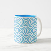 Draaivormige cirkels op Turquoise & White Tweekleurige Koffiemok (Voorkant rechts)
