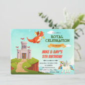 Draak en eenhoorn verjaardag thema feestdagenkaart (Staand voorkant)