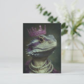 Draak in Paarse kroon en parels Briefkaart (Staand voorkant)