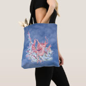Draak op blauwe lucht tote bag (Dichtbij)
