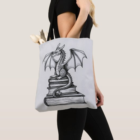 Draak op boeken tote bag (Dichtbij)