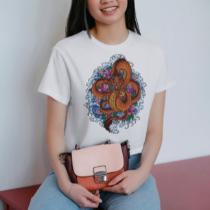 Draak tussen de golven en de bloesems t-shirt