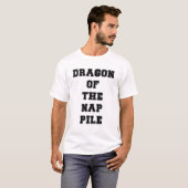Draak van de slaap stapel t-shirt (Voorkant volledig)
