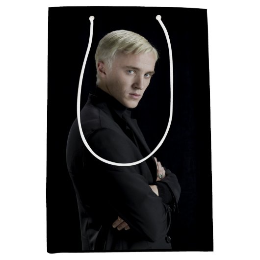 Draco Malfoy Arms Crossed Medium Cadeauzakje (Voorkant)