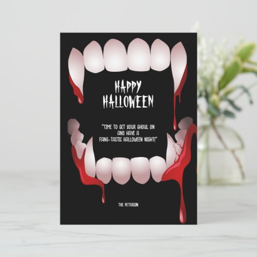 Dracula's Fangs Halloween Groet Kaart (Staand voorkant)