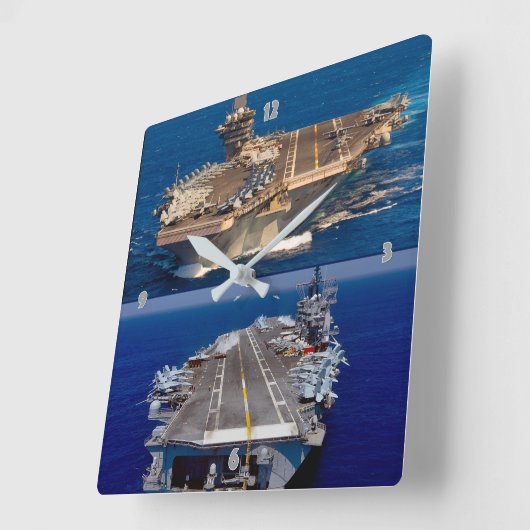 DRAGER VAN NUCLEAIR VLIEGTUIG IN DE VS VIERKANTE KLOK (Hoek)