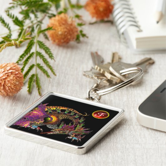 DRAGO, Red Ruby Gem Monogram Sleutelhanger (Zijkant)